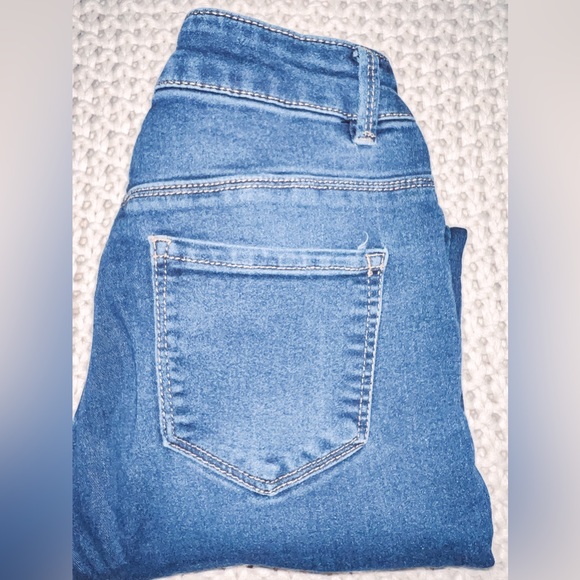 Skinny D. Jeans - Picture 3 of 3